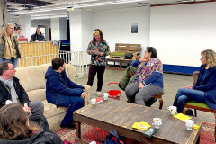 Miriam Venn stellte im Café das Ehrenamt beim Caritasverband Witten vor. (Foto: Marek Schirmer)