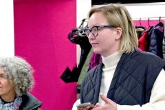 Nataliya Koshel (r.) und Nana Shanava stellten im Café den Integrationsrat vor. (Foto: Marek Schirmer)